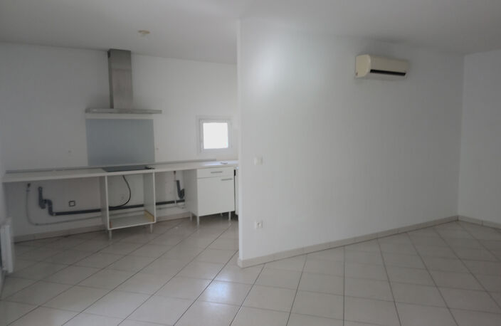 En vente à Hyères (83) : grand appartement avec terrasse — photo 4