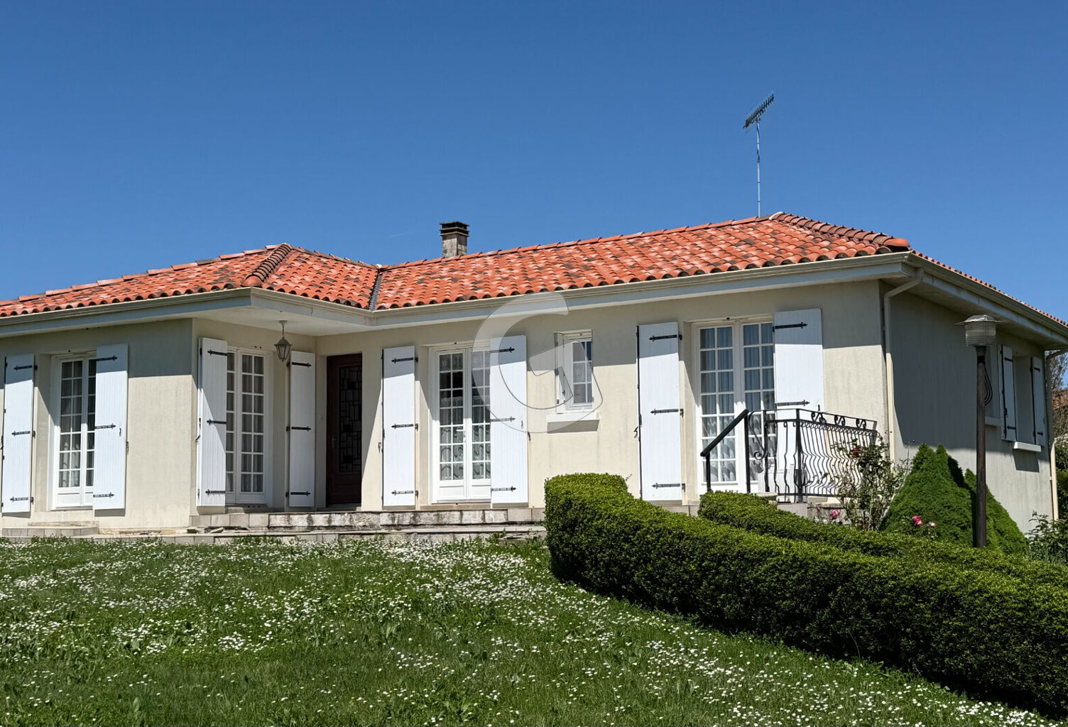 MAISON - 5 PIECES - 127M² - A VENDRE - LONGEVILLE SUR MER — photo 1