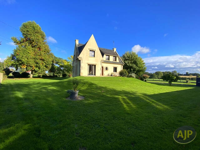 Maison parfaitement entretenue avec 4 chambres et Jardin Est-Ouest — photo du bien