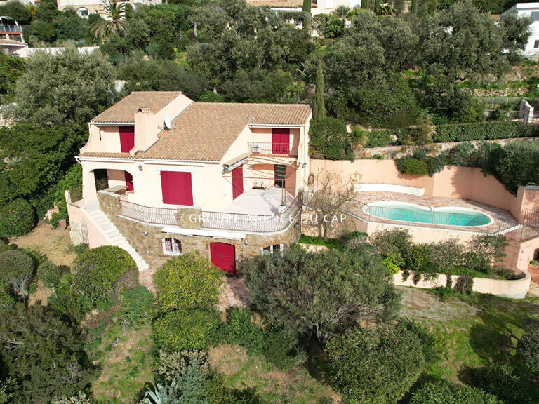 A VENDRE VILLA VUE MER GOLFE DE ST-TROPEZ 5 CHAMBRES ANNEXE PISCINE PARKINGS  AUX ISSAMBRES — photo 1