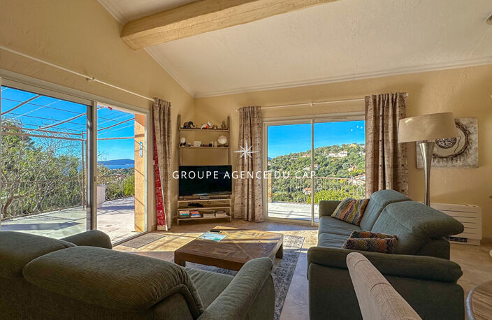A VENDRE VILLA VUE MER GOLFE DE ST-TROPEZ 5 CHAMBRES ANNEXE PISCINE PARKINGS  AUX ISSAMBRES — photo 4