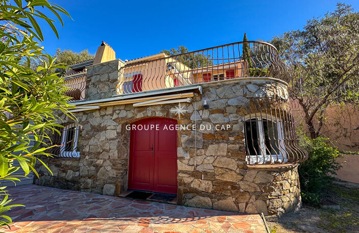 A VENDRE VILLA VUE MER GOLFE DE ST-TROPEZ 5 CHAMBRES ANNEXE PISCINE PARKINGS  AUX ISSAMBRES — photo 5