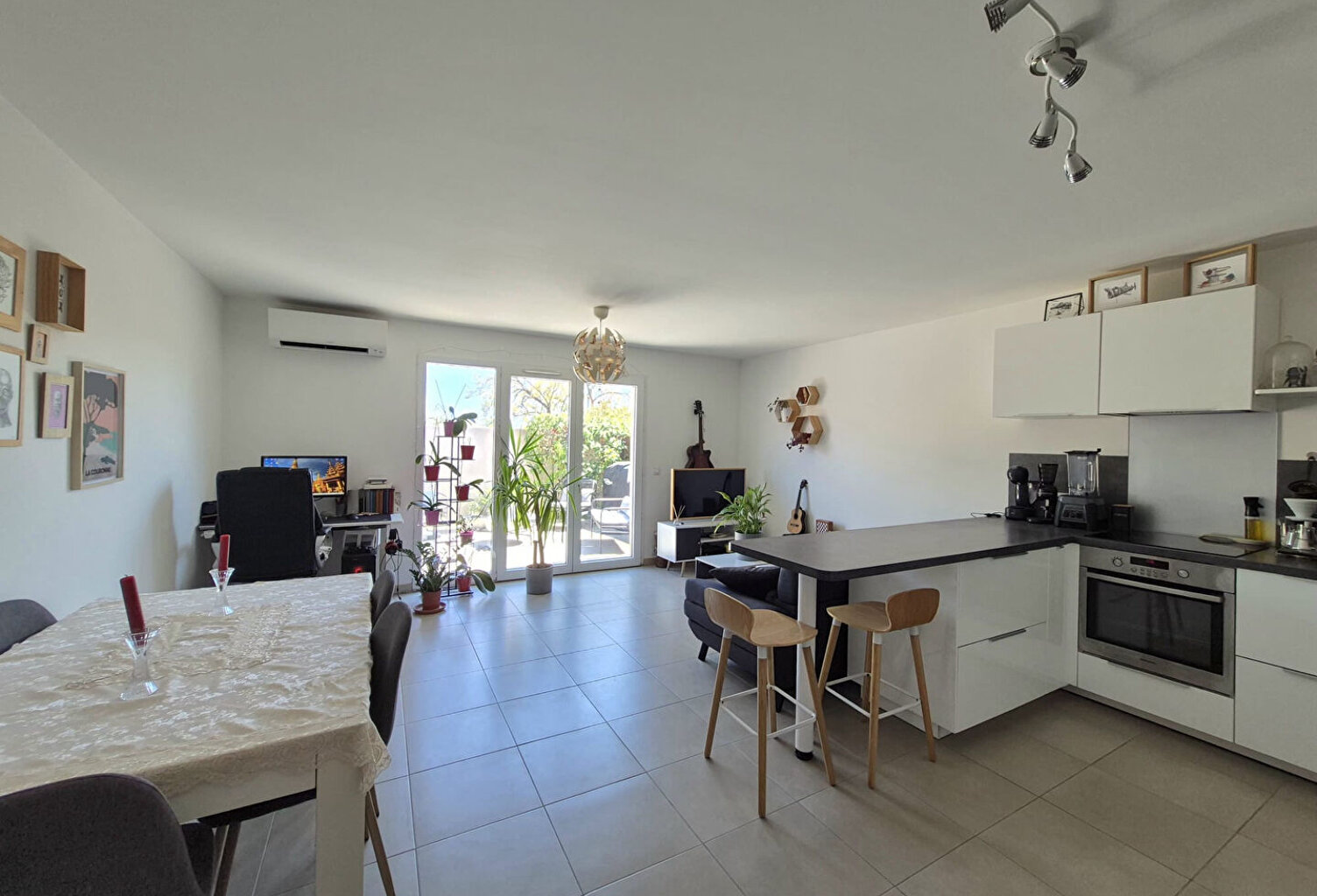 A VENDRE UN APPARTEMENT T3 RDC A LA COURONNE PROCHE CENTRE — photo 1