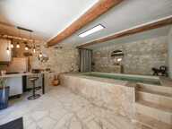 Maison de village en pierre, cour avec bassin de nage... — photo 2