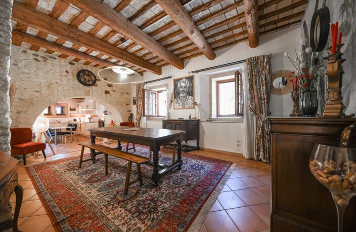 Maison de village en pierre, cour avec bassin de nage... — photo 3
