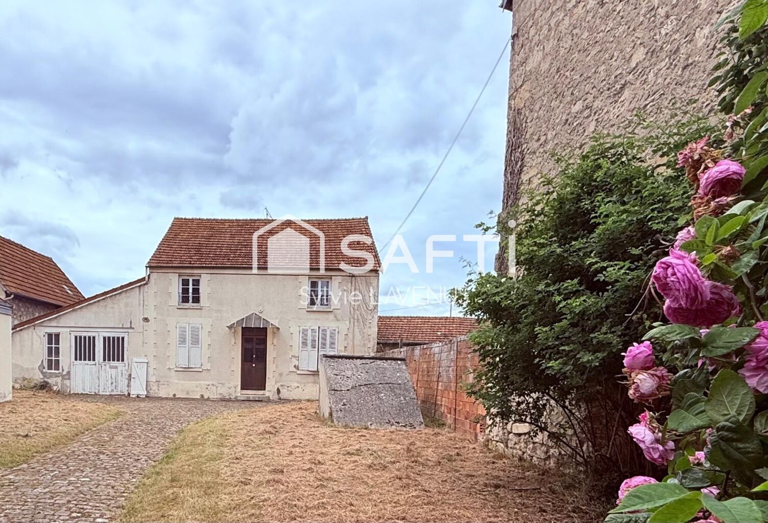 A VAILLY S/AISNE 02, MAISON DE 180 M2 AVEC CAVE ET GARAGE, SUR SON TERRAIN CLOS DE 685 M2. — photo 1