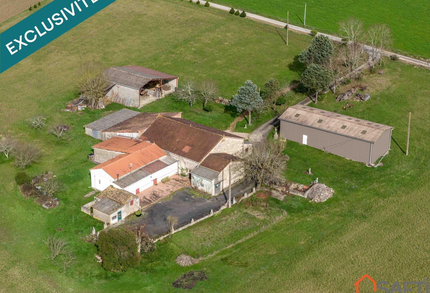 Ancienne ferme avec maison, grange et dépedances — photo 1