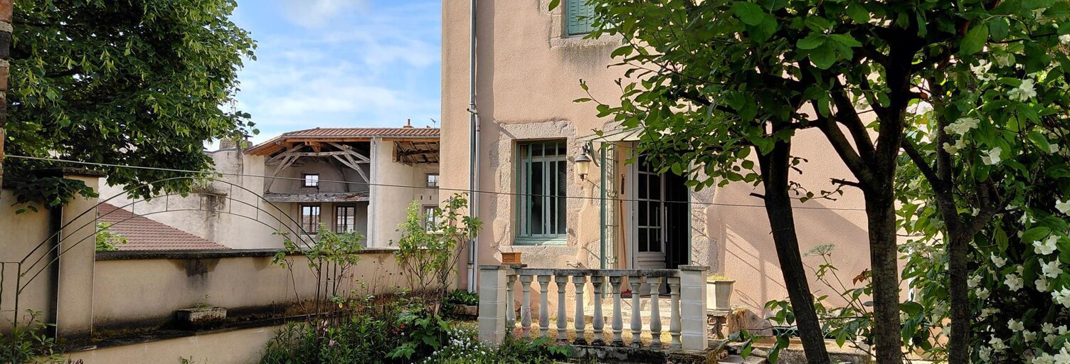 Maison 7 Pièces 141 m² à vendre à Saint-Martin-d'Estréaux (42620)