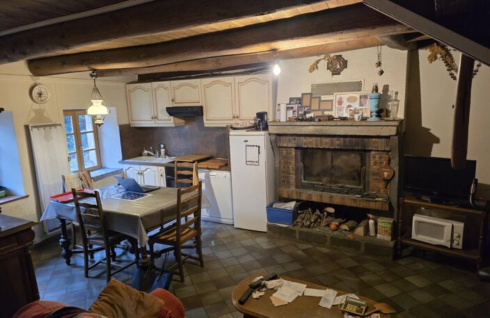 MAISON EN PIERRES AVEC DEPENDANCES ET TERRAIN — photo 2