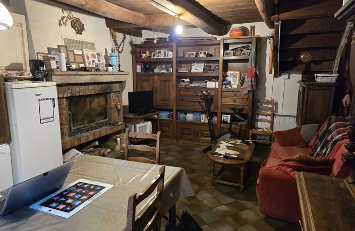 MAISON EN PIERRES AVEC DEPENDANCES ET TERRAIN — photo 5