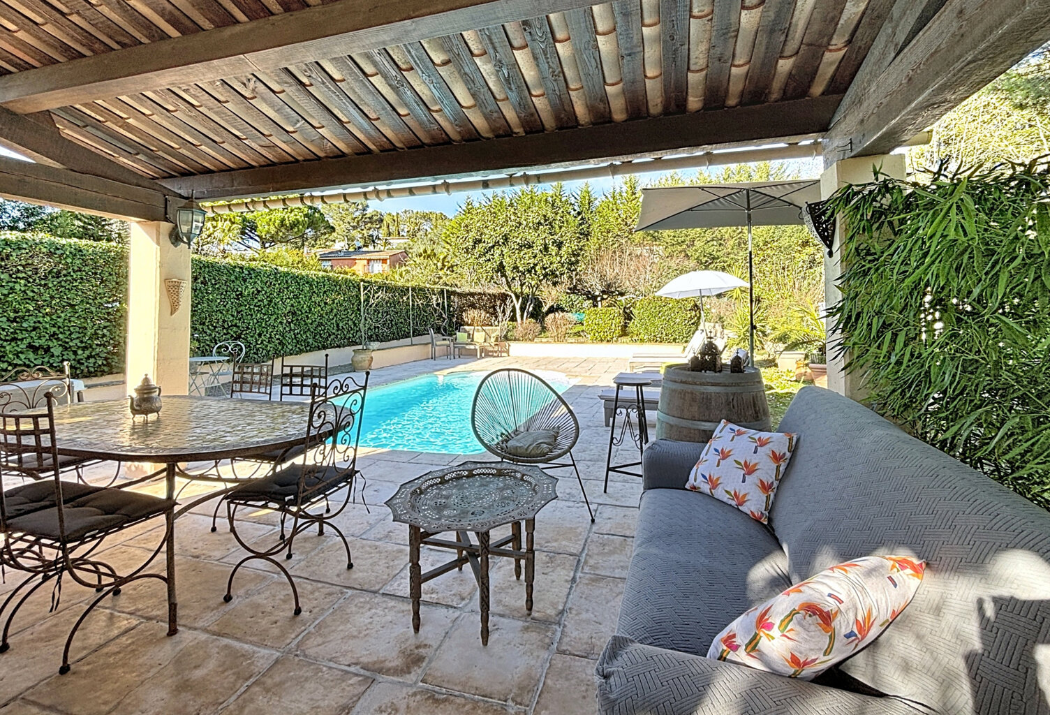 MOUGINS - LA PEYRIERE - ETANG DE FONTMERLE - VILLA AVEC BEAU — photo 1