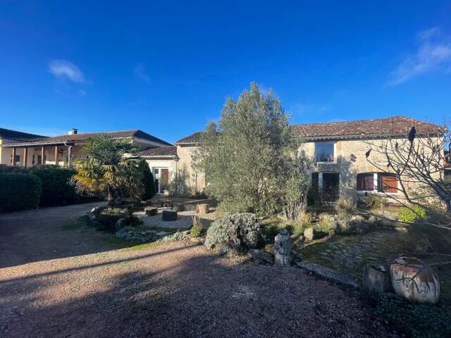 Maison en pierre — photo du bien