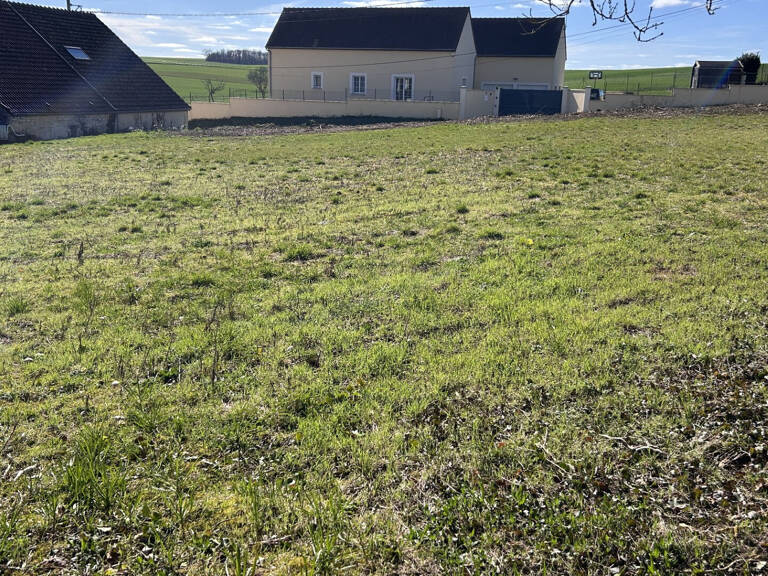 TERRAIN CONSTRUCTIBLE DANS HAMEAU CHARBUY — photo 1