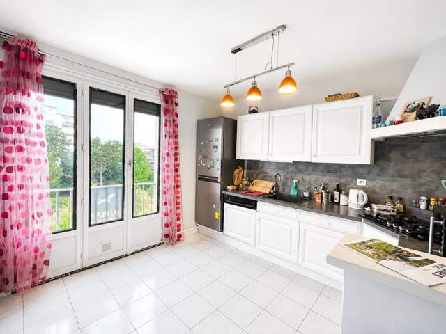 Appartement 4 pièces 77 m² à Décines-Charpieu — photo du bien