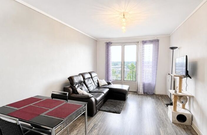 Vente appartement 4 pièces 77 m² Décines-Charpieu (69150) — photo 2