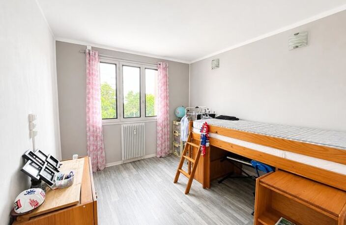 Vente appartement 4 pièces 77 m² Décines-Charpieu (69150) — photo 4