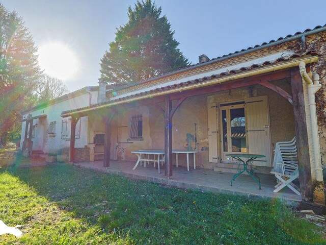 Maison en pierre de 9 pièces principales — photo du bien