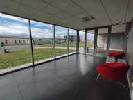 LOCAL COMMERCIAL ZONE ATTRACTIVE — photo 2
