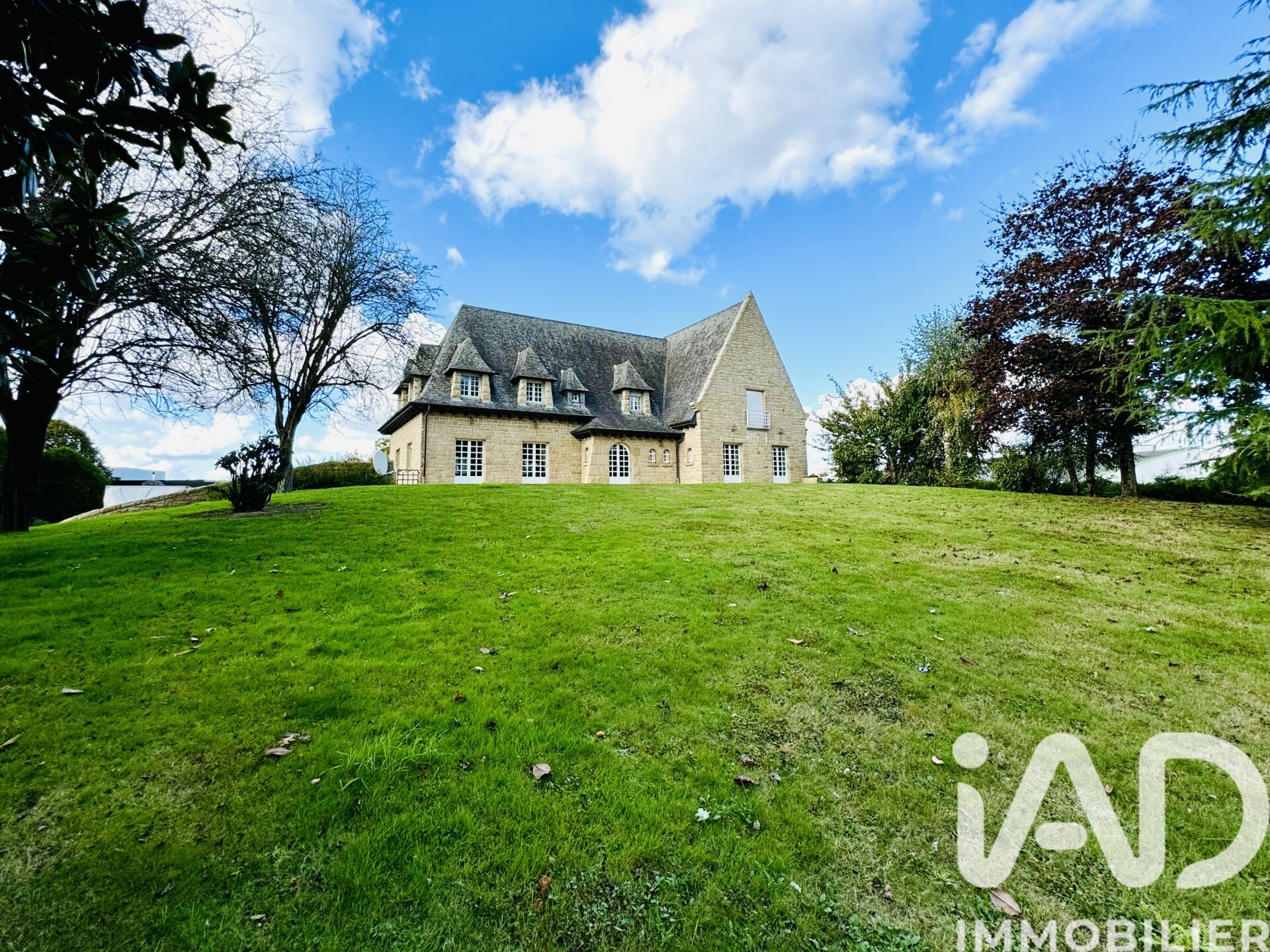 Melesse - 480m² - 12p.