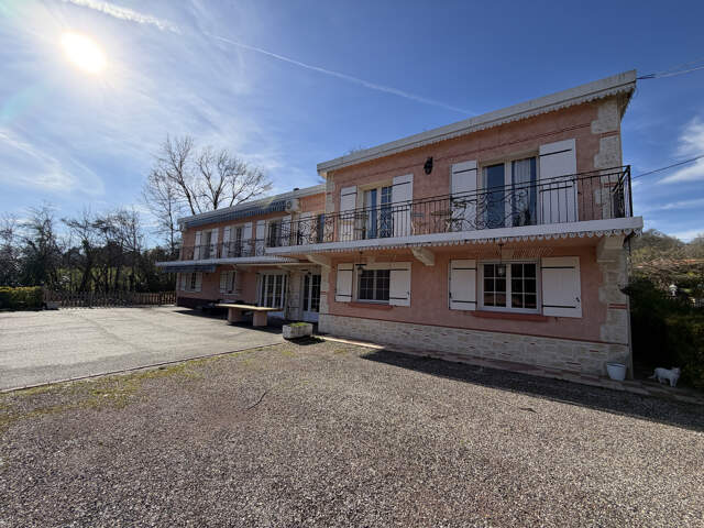 BAJAMONT - BELLE VILLA DE CONSTRUCTION TRADITIONNELLE AVEC DEPENDANCES - PISCINE ET PARC — photo du bien