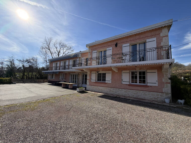 BAJAMONT - BELLE VILLA DE CONSTRUCTION TRADITIONNELLE AVEC DEPENDANCES - PISCINE ET PARC — photo 1