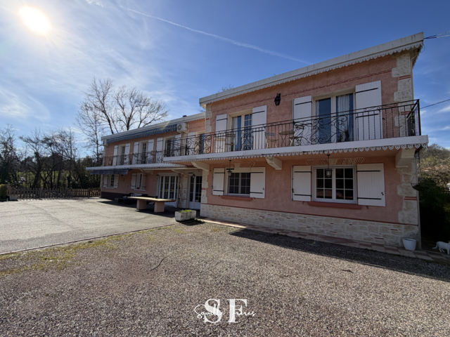 BAJAMONT - BELLE VILLA DE CONSTRUCTION TRADITIONNELLE AVEC DEPENDANCES - PISCINE ET PARC — photo du bien