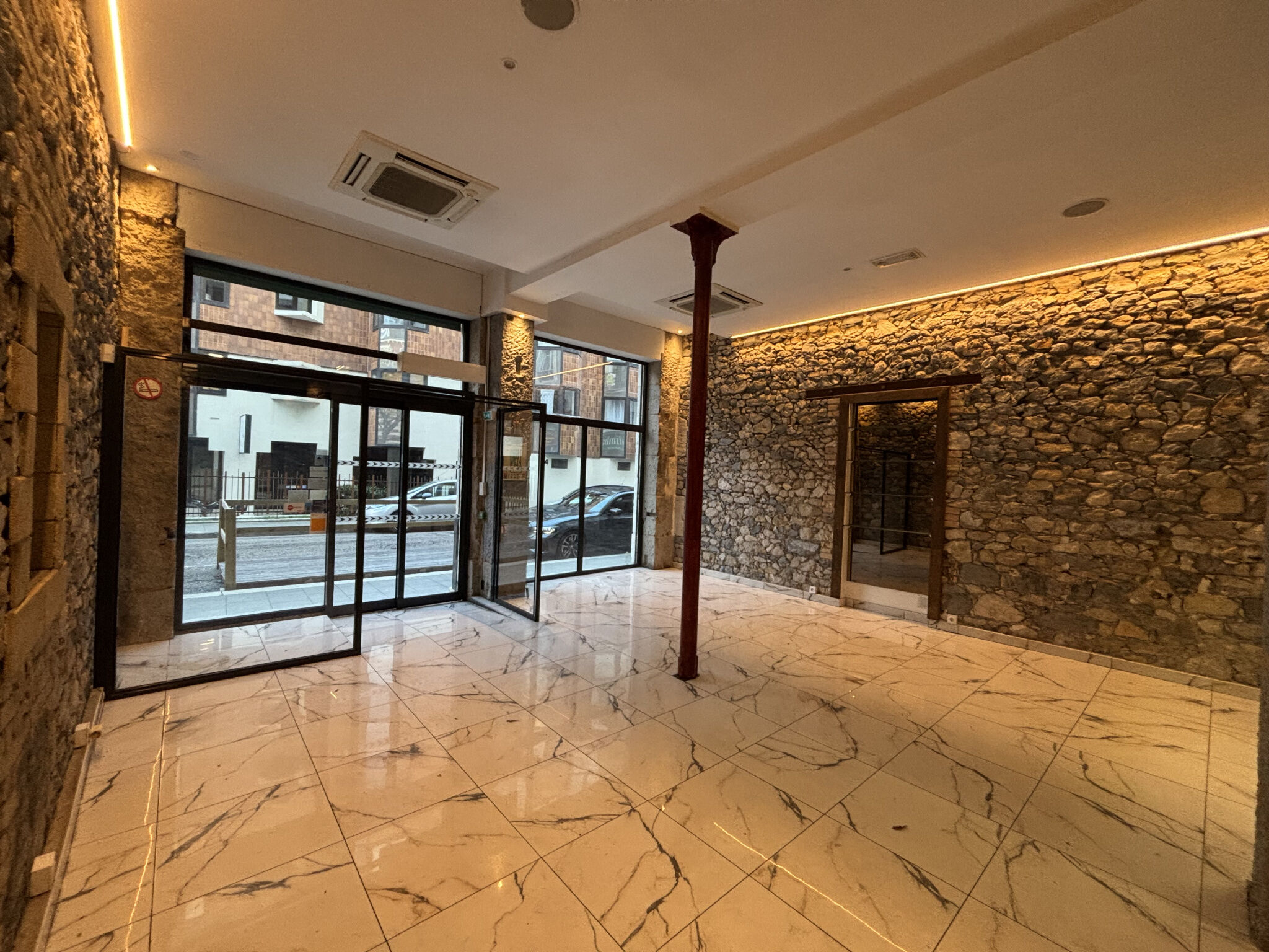 Local commercial  à louer Grenoble 38000