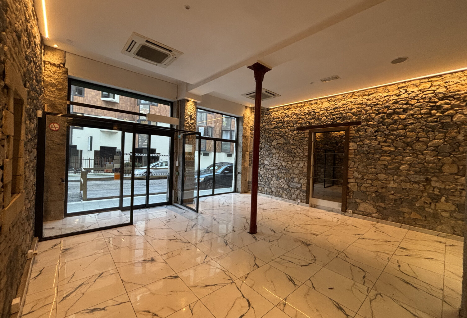 Local Commercial 120 m2 — photo 1