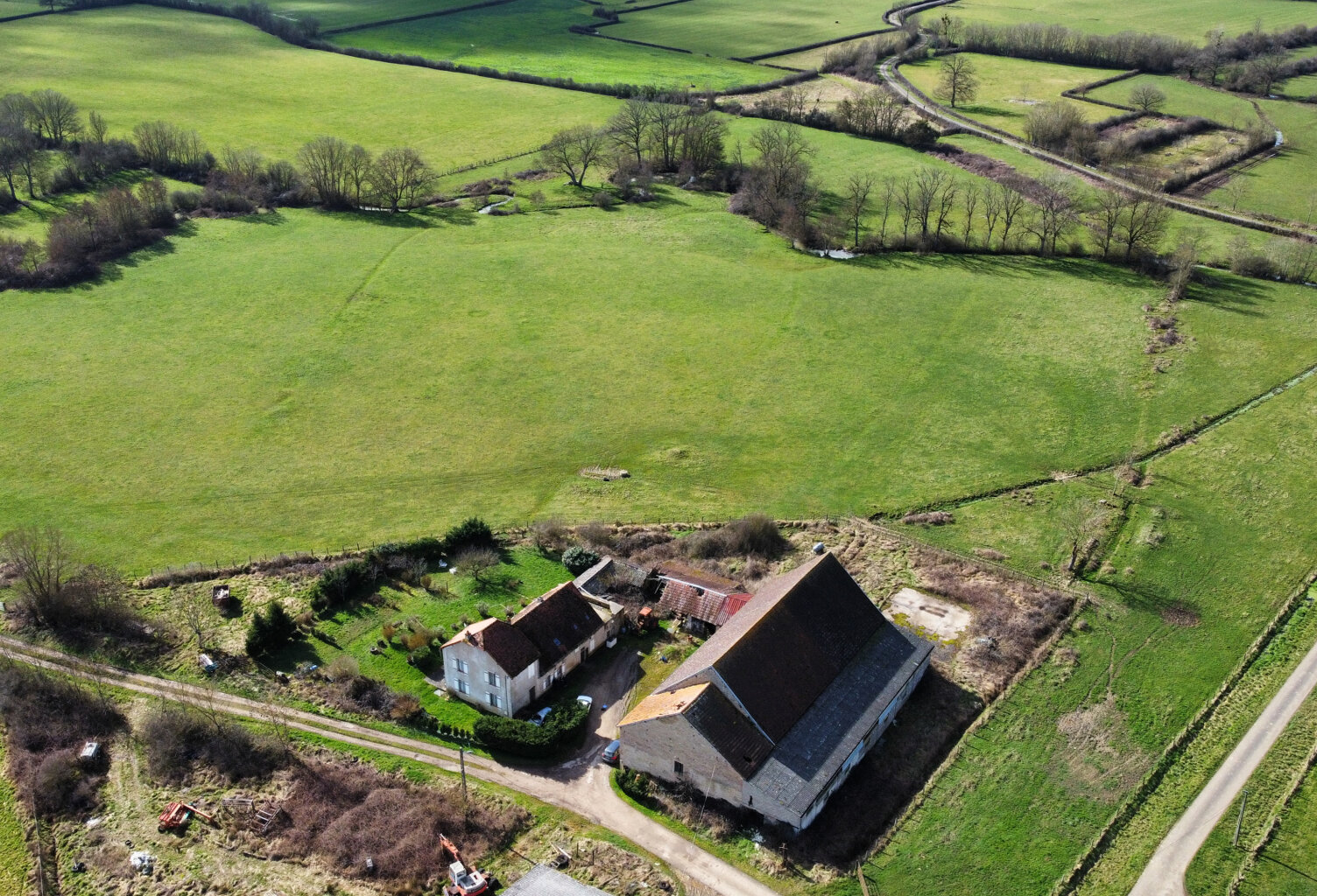 Authentique corps de ferme bourguignon   gros potentiel à ré — photo 1