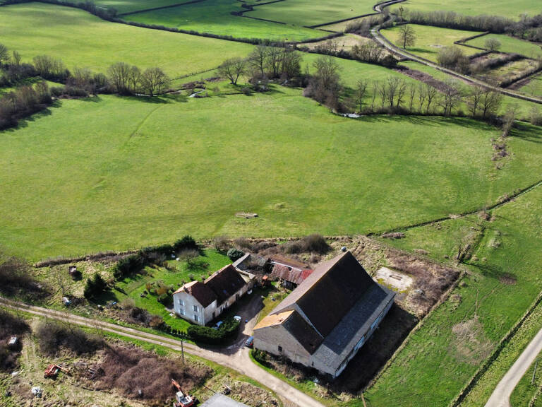 Authentique corps de ferme bourguignon   gros potentiel à ré — photo 1