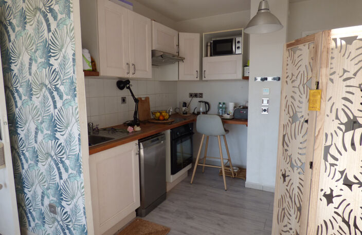 Appartement de type 2 + double parking privatif - 40 m2 - VENDU LOUÉ - 119.000 € - 13013 Marseille — photo 3