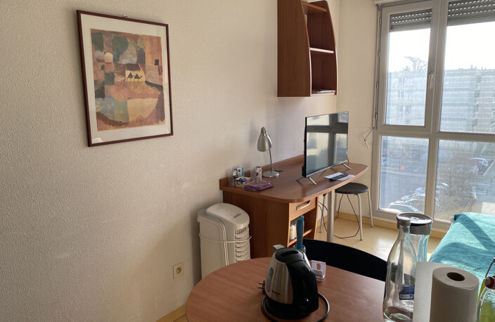 Studio meublé 21.10 m2 LMNP + PARKING   Résidence LE VALENCEY   26000 VALENCE — photo 2