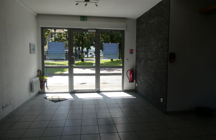 Proche centre local commercial ou professionnel d'environ 98 — photo 3