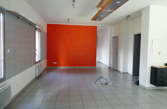 Proche centre local commercial ou professionnel d'environ 98 — photo 5