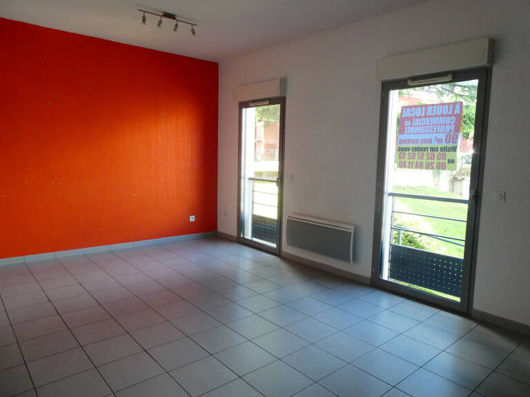 Proche centre local commercial ou professionnel d'environ 98 — photo 1