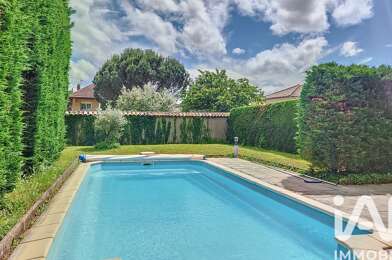 Maison 6 pièces 2050 €