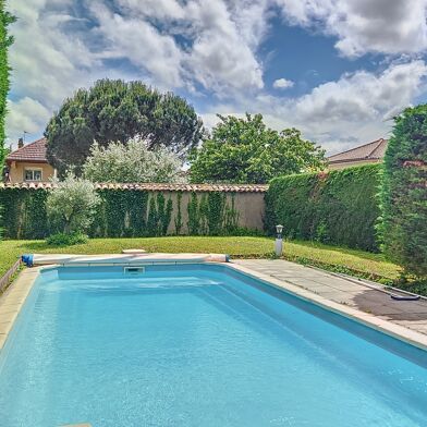 Maison 6 pièces 2050 €