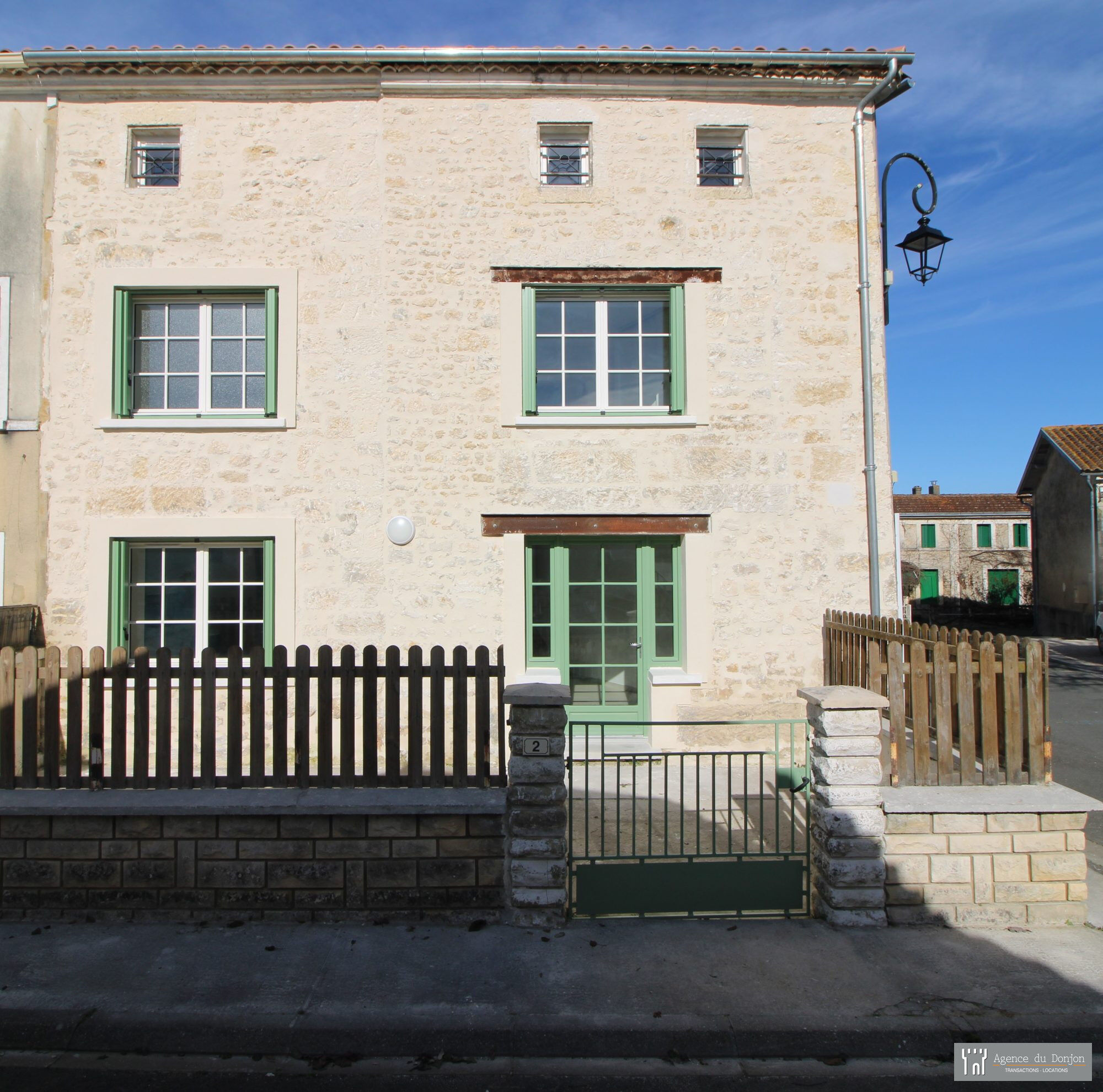 Villa / Maison  T4 à louer Fléac-sur-Seugne 17800