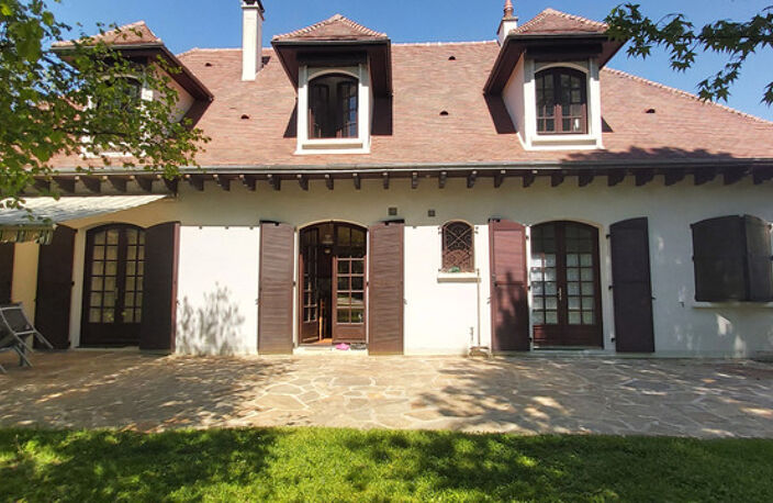 MAISON  5 CHAMBRES + SOUS-SOL + PISCINE — photo 2