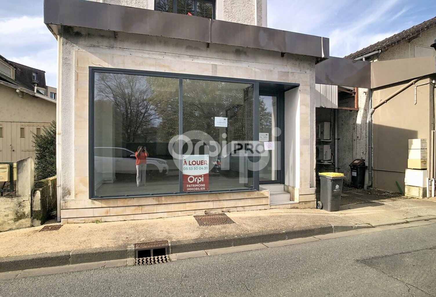 LOCAL PROFESSIONNEL A LOUER — photo 1