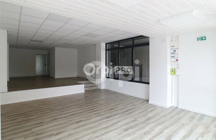 LOCAL PROFESSIONNEL A LOUER — photo 2