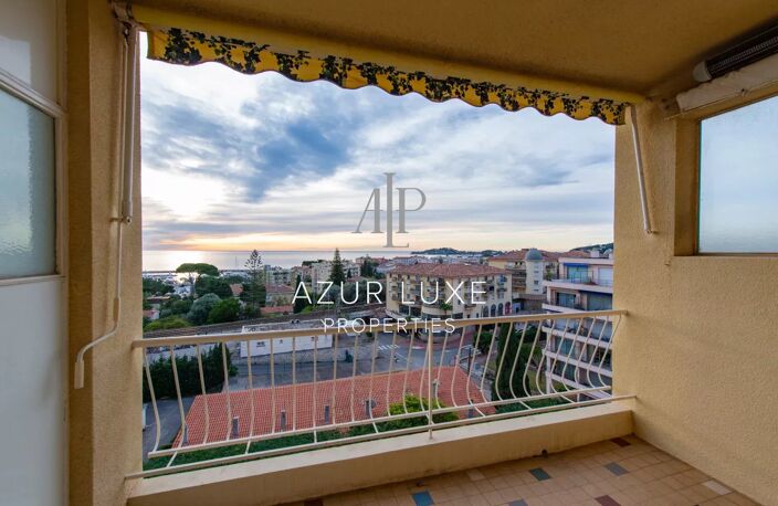 CENTRE VILLE - APPARTEMENT 2 PIECES A RENOVER - DOUBLE TERRASSE — photo 2