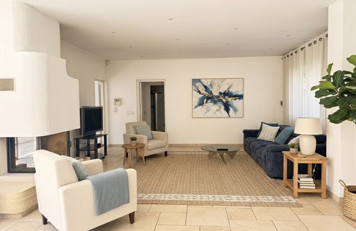 Villa Mandelieu-la-Napoule – Minelle – 300 m² – Terrain plat – Piscine – 4 suites – Triple garage — photo 5