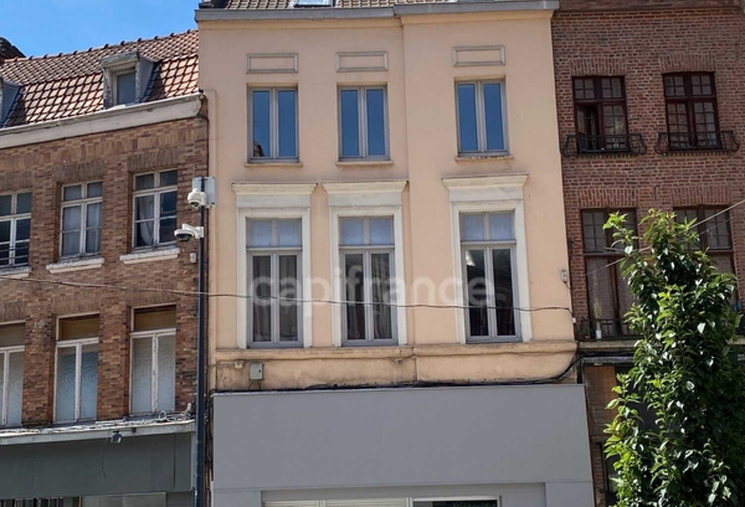 Dpt Nord (59), à vendre ROUBAIX immeuble rapport mixte commerce-bureau-appartement 11 pièces , 207m² — photo 1