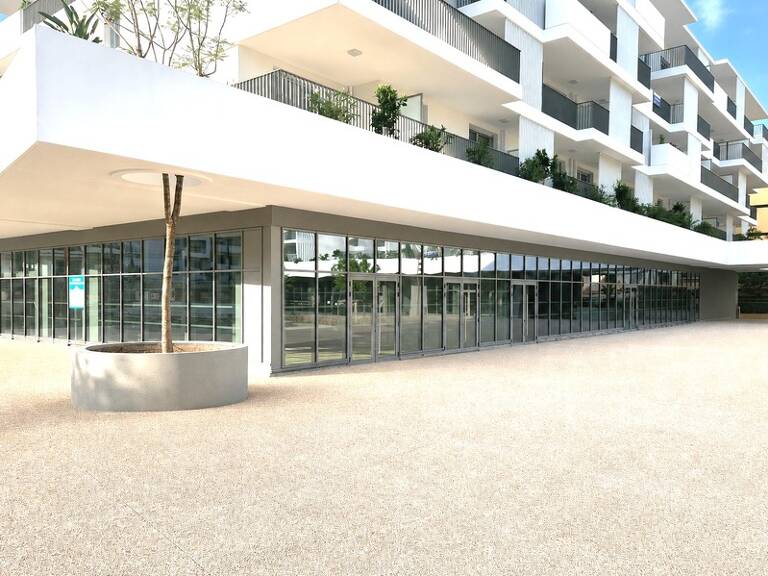 A louer, Local commercial de 319 m² + mezzanine de 49 m², Square Benes, Saint Laurent du Var 06700, Alpes-Maritimes — photo 1
