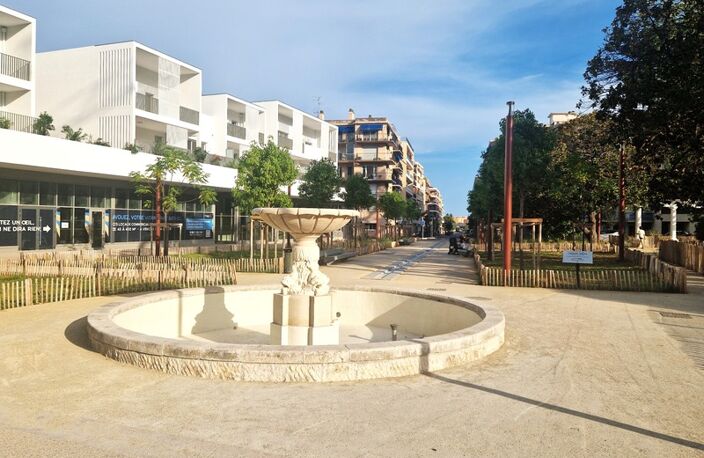 A louer, Local commercial de 319 m² + mezzanine de 49 m², Square Benes, Saint Laurent du Var 06700, Alpes-Maritimes — photo 2