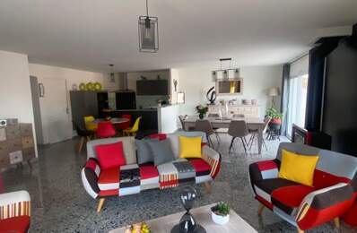 Pavillon de plein pied proche du bourg d'Olonne offrant de très belle prestations.3 chambres .vaste salon séjour avec cuisine ouverte et cheminée  insert .grand garage et cars port 2 voitures coup de coeur — photo du bien