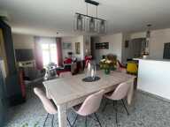 Pavillon de plein pied proche du bourg d'Olonne offrant de très belle prestations.3 chambres .vaste salon séjour avec cuisine ouverte et cheminée  insert .grand garage et cars port 2 voitures coup de coeur — photo 3