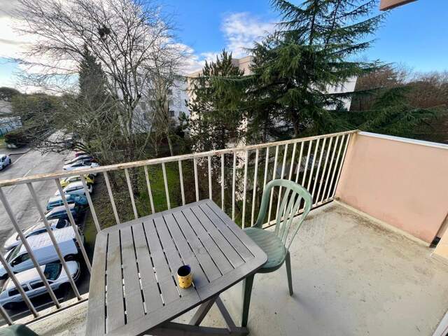 Appartement À Vendre — photo du bien