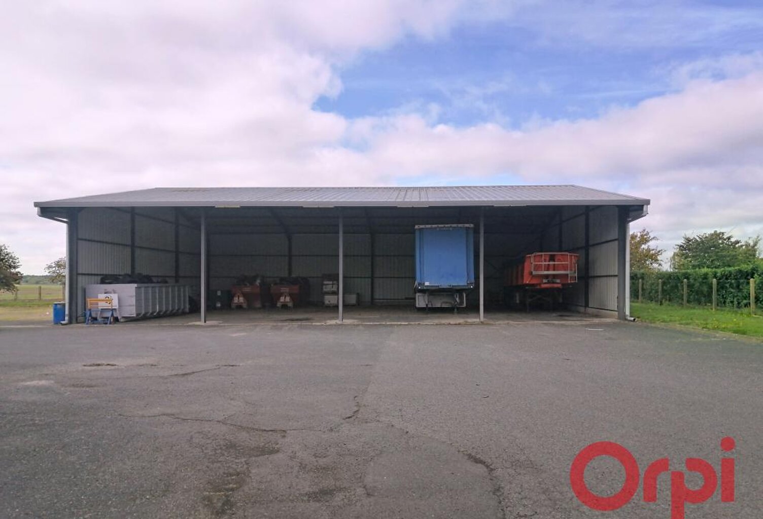 Bien Commercial À Vendre — photo 1